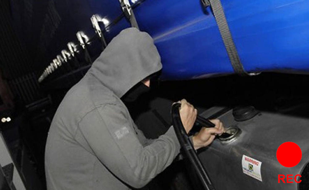 Telecamera nascosta contro furti di carburante