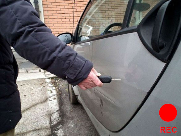 Telecamere spia contro atti vandalici